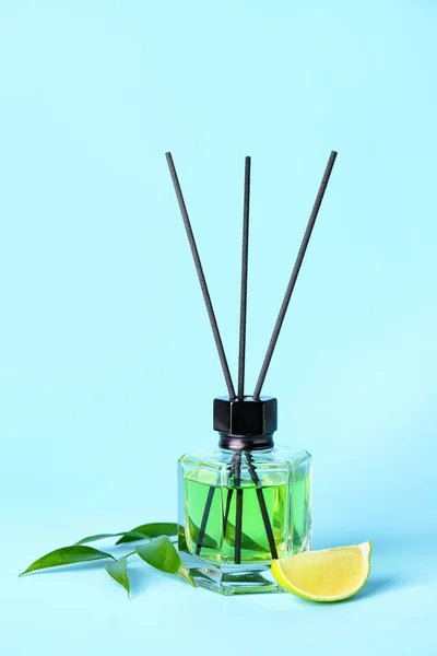 Reed Diffuser Lime Color Background — Stock Photo, Image