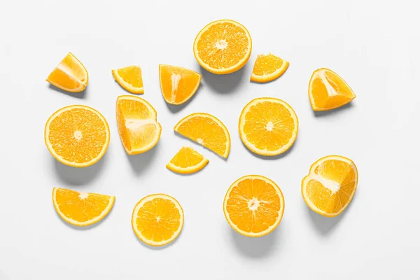 Sabrosas Piezas Color Naranja Sobre Fondo Blanco —  Fotos de Stock