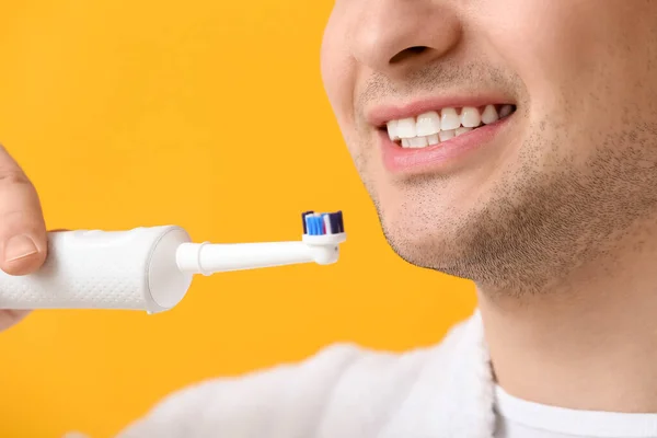 Man Brushing Teeth Color Background Closeup — Stock Photo, Image