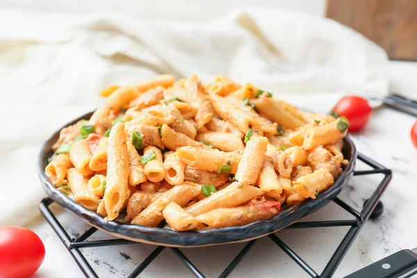 Plate Cajun Chicken Pasta Light Background — Foto de Stock