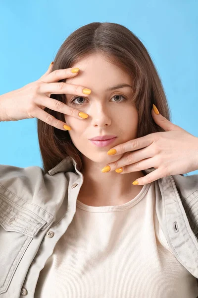 Young Woman Beautiful Manicure Color Background — Stock Photo, Image