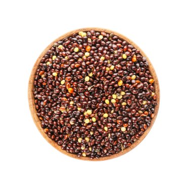 Beyaz arka planda kuru darı ile kase