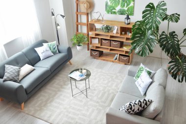 Modern oturma odasının iç mimarisi.