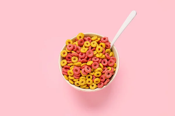 Cuenco Cuchara Con Anillos Cereales Crujientes Sobre Fondo Color — Foto de Stock