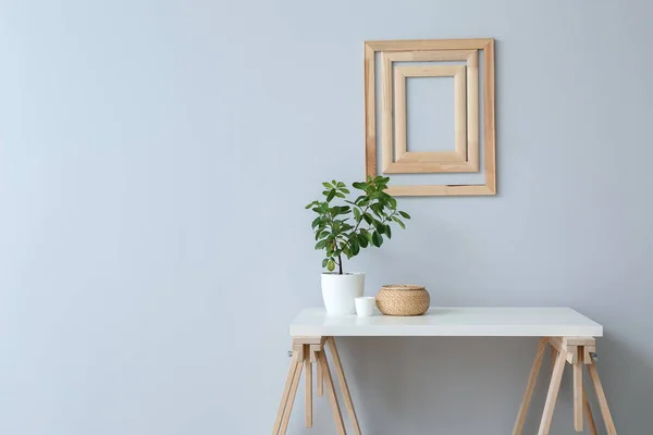 Modern Table Decor Light Wall — Stock Photo, Image