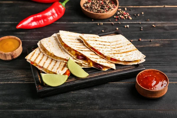 Board Tasty Vegetarian Quesadillas Sauces Dark Wooden Background — Stock Photo, Image