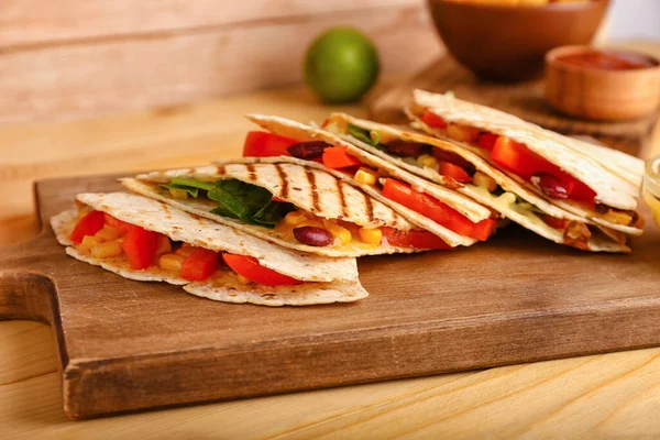 Board Tasty Vegetarian Quesadillas Wooden Background Closeup — Stock Photo, Image