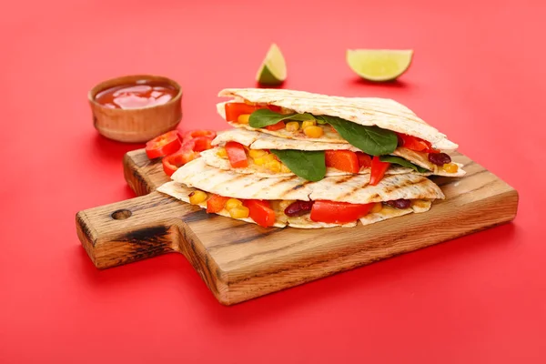 Board Tasty Vegetarian Quesadillas Lime Sauce Color Background — Stock Photo, Image