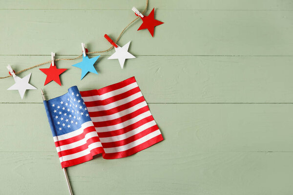 Флаг США на цветном деревянном фоне