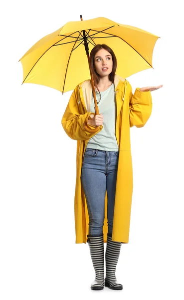 Jovem Elegante Capa Chuva Com Guarda Chuva Fundo Branco — Fotografia de Stock