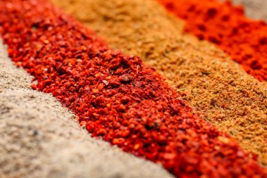 Arkaplan olarak farklı baharatlar, yakın plan