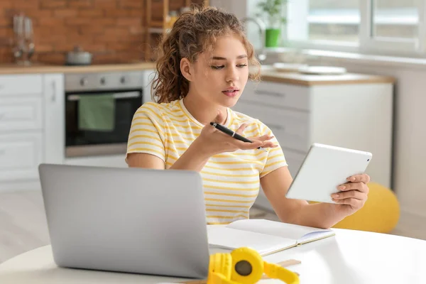 Female Student Studying Online Home — Stock Photo, Image