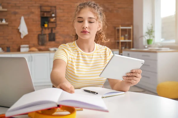 Female Student Studying Online Home — Stock Photo, Image