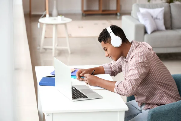 African American Student Studying Online Home — Stock Photo, Image