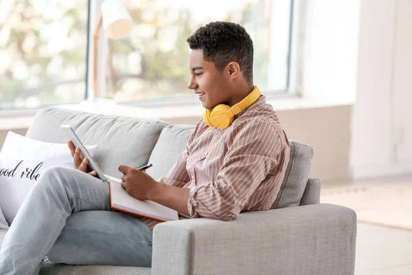 African American Student Studying Online Home — Stock Photo, Image