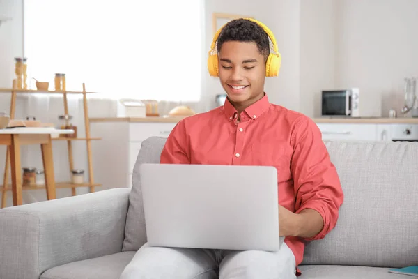 African American Student Studying Online Home — Stock Photo, Image