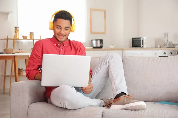 African American Student Studying Online Home — Stock Photo, Image