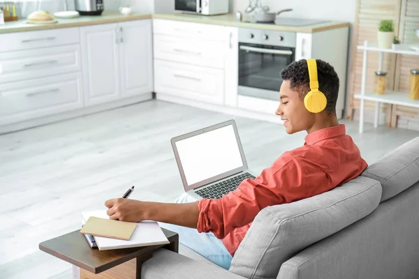 African American Student Studying Online Home — Stock Photo, Image