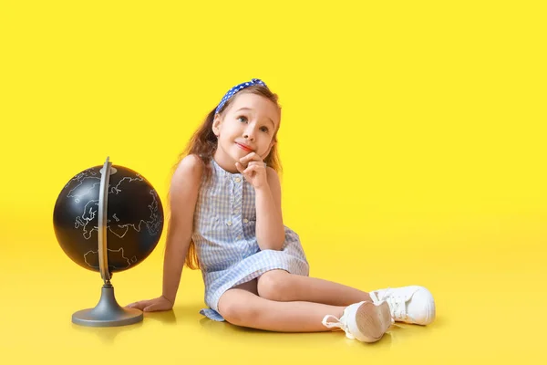 Thoughtful Little Girl Globe Color Background — Stock Photo, Image