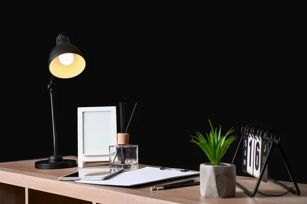 Comfortable Workplace Lamp Dark Background — Stock Photo, Image