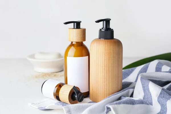 Bottles Natural Shampoo Light Background — Stock Photo, Image