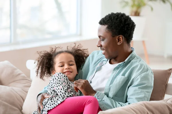 Portrait Happy African American Father His Little Daughter Playing Home — Stock Photo, Image