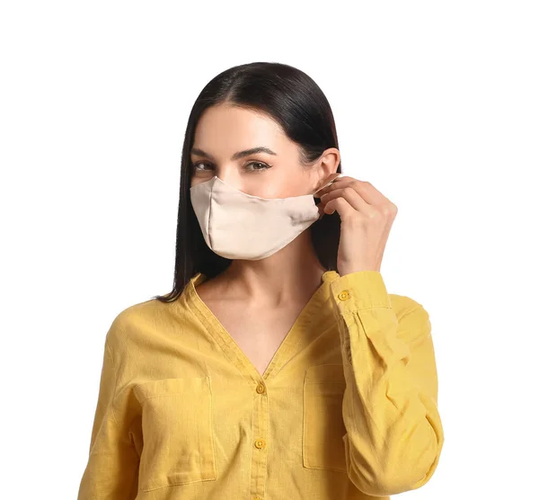 Stylowa Młoda Kobieta Nosi Maskę Białym Tle — Zdjęcie stockowe