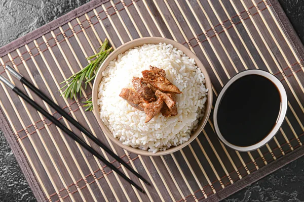 Bowl Tasty Rice Meat Bamboo Mat — Stock Photo, Image
