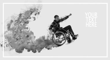 Gri arka planda tekerlekli sandalyede uçan genç adam mesaj için yer var.