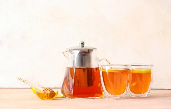Bule Com Chá Quente Copos Mel Fundo Cor — Fotografia de Stock