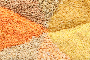 Arkaplan olarak farklı tahıl yığınları ve baklagiller