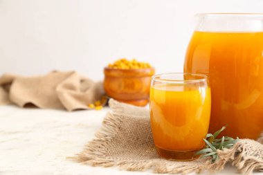 Sağlıklı deniz dikenli meyve suyu.