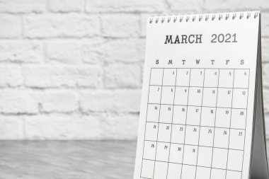 Kağıt takvimi masaya çevir