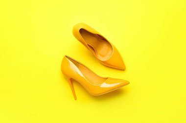 Renkli kadın ayakkabıları