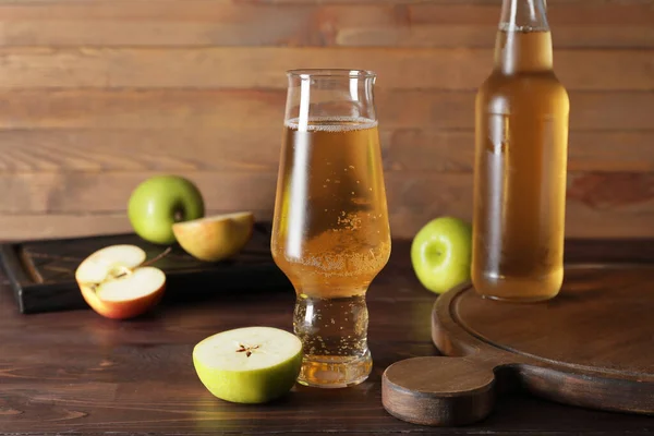 Bottle Glass Apple Cider Wooden Background — Stock Photo, Image