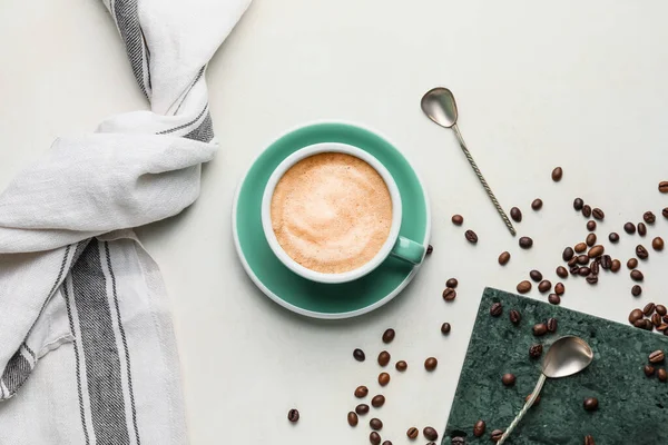 Tasse Heißen Cappuccino Auf Hellem Hintergrund — Stockfoto