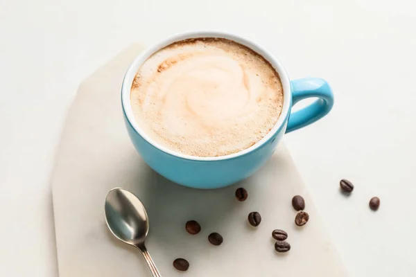 Tasse Heißen Cappuccino Auf Hellem Hintergrund — Stockfoto