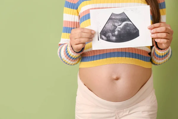 Молодая Беременная Женщина Ультразвуком Цветном Фоне — стоковое фото