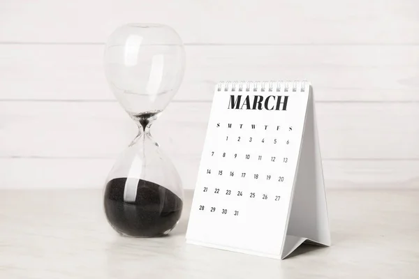 Calendrier Papier Flip Avec Sablier Sur Table — Photo