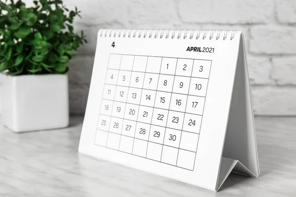 Capovolgere Calendario Carta Sul Tavolo — Foto Stock