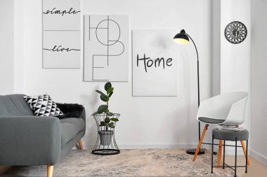 Modern oturma odasının içi.