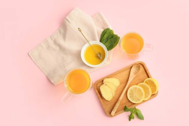 Zencefilli, ballı ve limonlu çay fincanları