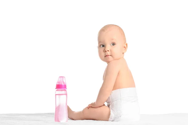 Lindo Bebé Con Biberón Agua Sobre Fondo Blanco —  Fotos de Stock