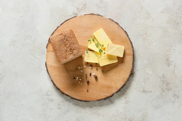 Wooden Board Fresh Butter Bread Light Background — Stock Photo, Image