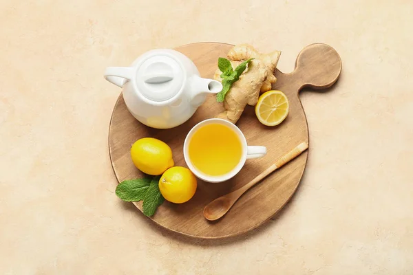 Çaydanlık Bir Fincan Çay Arka Planda Zencefil Olsun — Stok fotoğraf