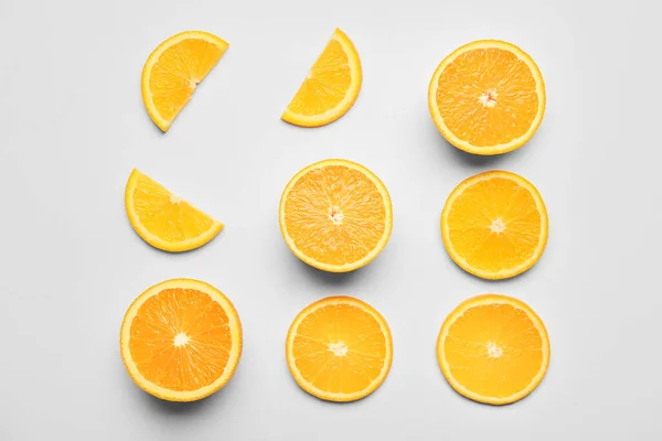 Trozos Fruta Fresca Naranja Sobre Fondo Blanco —  Fotos de Stock