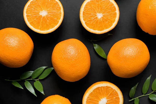 Fresh Oranges Green Leaves Dark Background — Stock Photo, Image