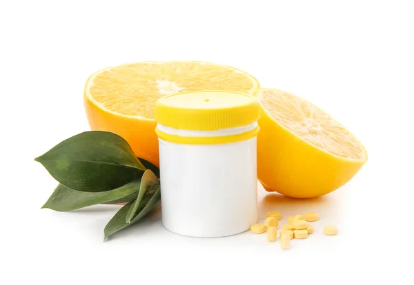Flaska Med Vitamin Piller Och Citrusfrukter Vit Bakgrund — Stockfoto