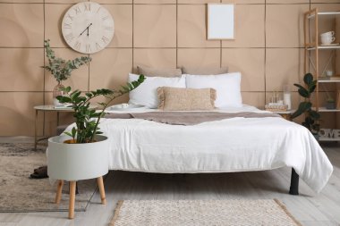 Modern yatak odasının iç dekorasyonu.