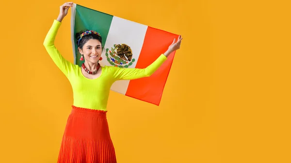 Mladá Krásná Žena Mexickou Vlajkou Barevném Pozadí — Stock fotografie